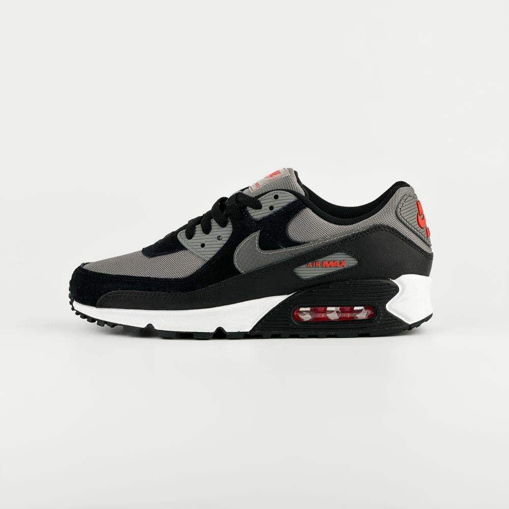 Black air store max with red