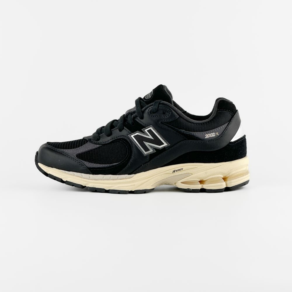 New Balance 2002R Black Vintage